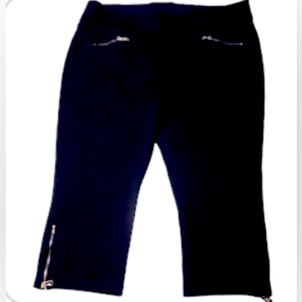 3/$25 NYGARD SLIMS XL (18-20) Black Stretch Capris Zipper Accents